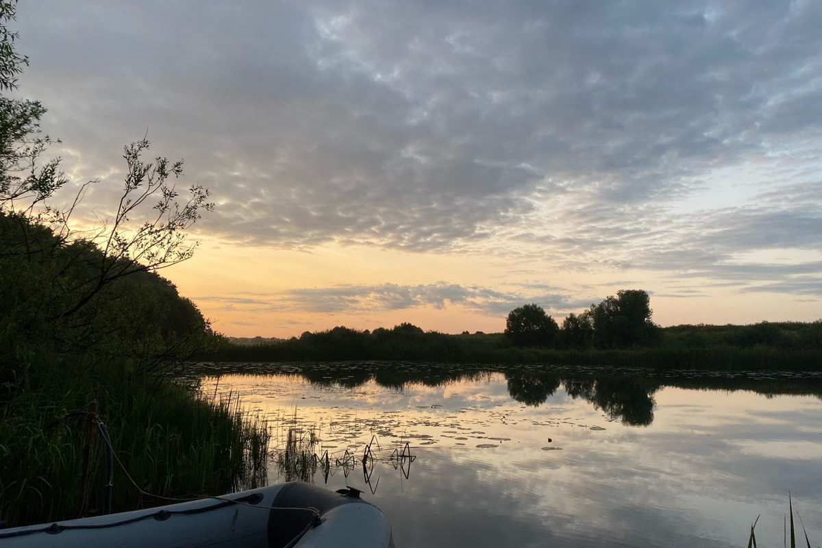 Лето   — идеальное время для путешествий по   воде. Но   куда отправиться, дабы испытать в   деле сапы, рафты и   байдарки? Вариантов немало, однако мы   собрали для вас семь самых живописных и   интересных маршрутов по   водоемам Владимирской области. А   главное, все они подходят как новичкам, так и   опытным туристам.