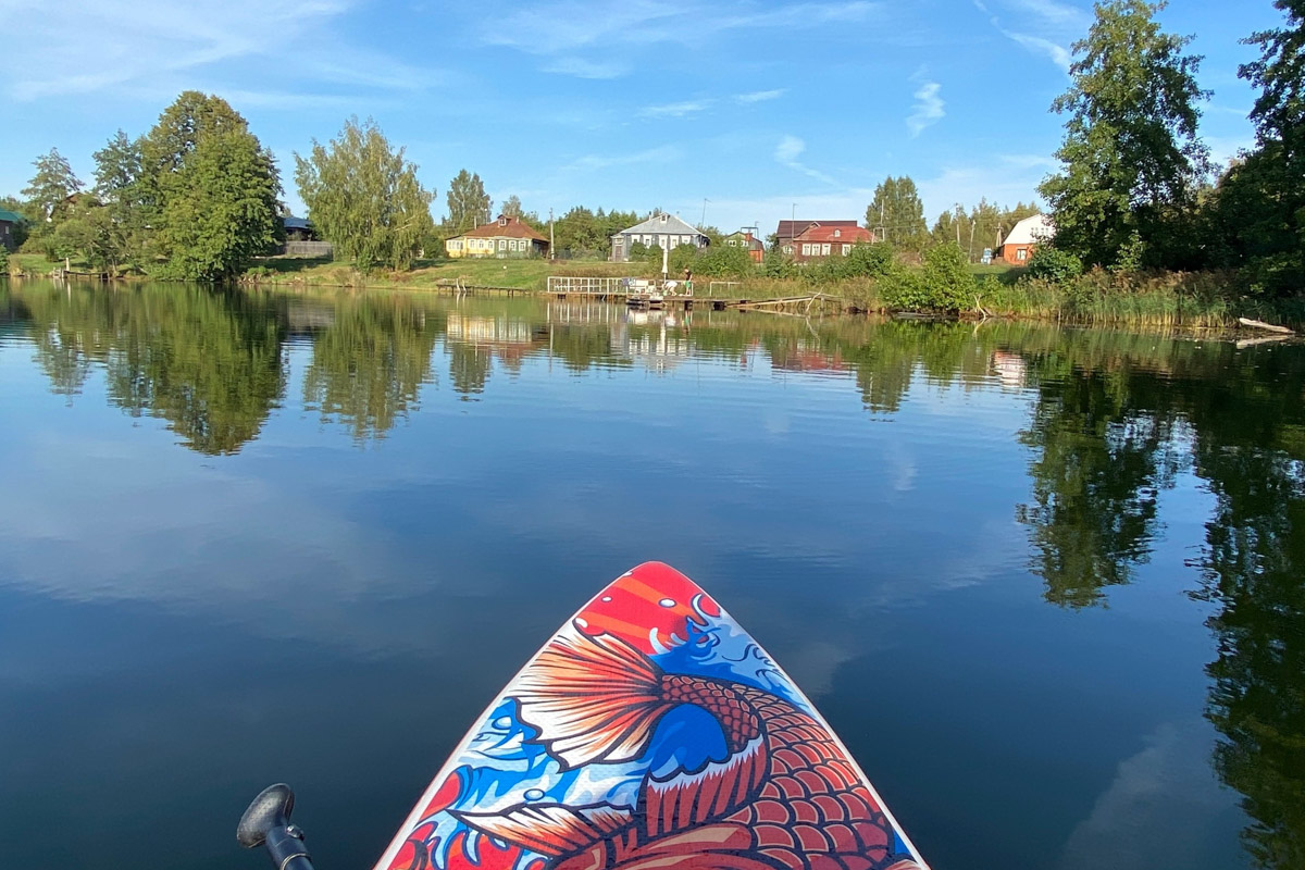 Лето   — идеальное время для путешествий по   воде. Но   куда отправиться, дабы испытать в   деле сапы, рафты и   байдарки? Вариантов немало, однако мы   собрали для вас семь самых живописных и   интересных маршрутов по   водоемам Владимирской области. А   главное, все они подходят как новичкам, так и   опытным туристам.