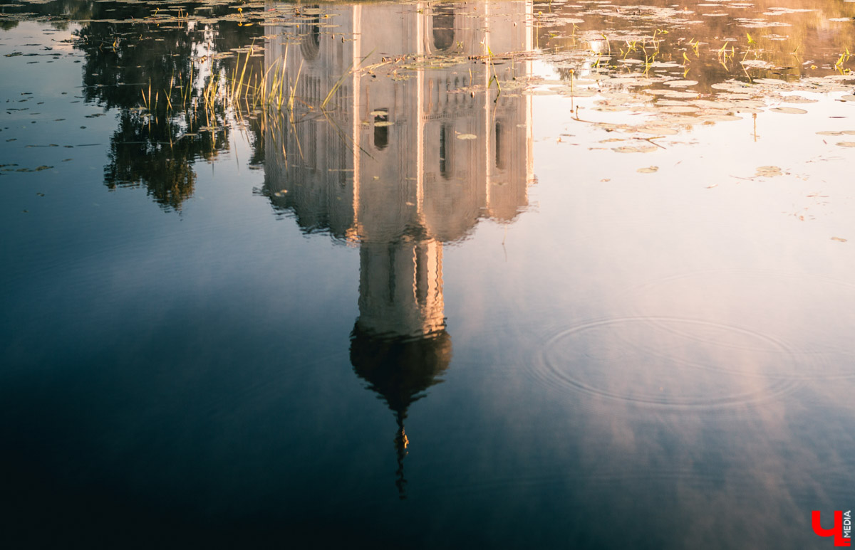 Лето   — идеальное время для путешествий по   воде. Но   куда отправиться, дабы испытать в   деле сапы, рафты и   байдарки? Вариантов немало, однако мы   собрали для вас семь самых живописных и   интересных маршрутов по   водоемам Владимирской области. А   главное, все они подходят как новичкам, так и   опытным туристам.