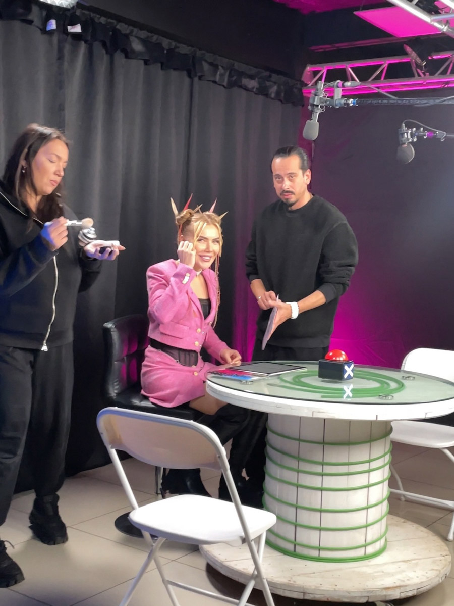 История Анастасии Дмитриевой похожа на современную интерпретацию «Золушки». Из среднестатистического офисного работника она превратилась в заметного блогера, который участвует в проектах со звездами и создает видео для разных площадок. О своем пути девушка из Владимира рассказала «Ключ-Медиа».