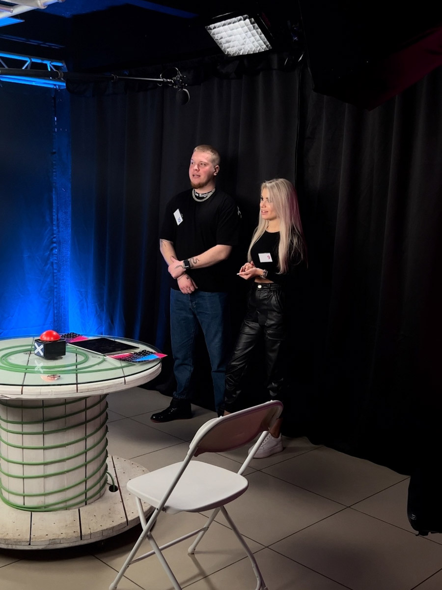 История Анастасии Дмитриевой похожа на современную интерпретацию «Золушки». Из среднестатистического офисного работника она превратилась в заметного блогера, который участвует в проектах со звездами и создает видео для разных площадок. О своем пути девушка из Владимира рассказала «Ключ-Медиа».