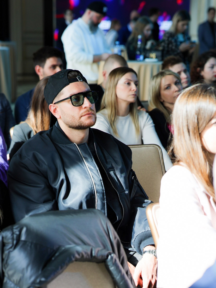 История Анастасии Дмитриевой похожа на современную интерпретацию «Золушки». Из среднестатистического офисного работника она превратилась в заметного блогера, который участвует в проектах со звездами и создает видео для разных площадок. О своем пути девушка из Владимира рассказала «Ключ-Медиа».