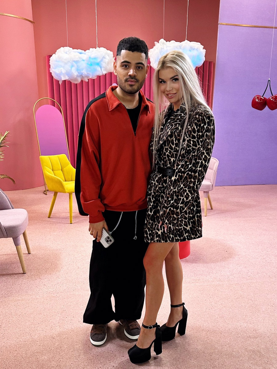 История Анастасии Дмитриевой похожа на современную интерпретацию «Золушки». Из среднестатистического офисного работника она превратилась в заметного блогера, который участвует в проектах со звездами и создает видео для разных площадок. О своем пути девушка из Владимира рассказала «Ключ-Медиа».