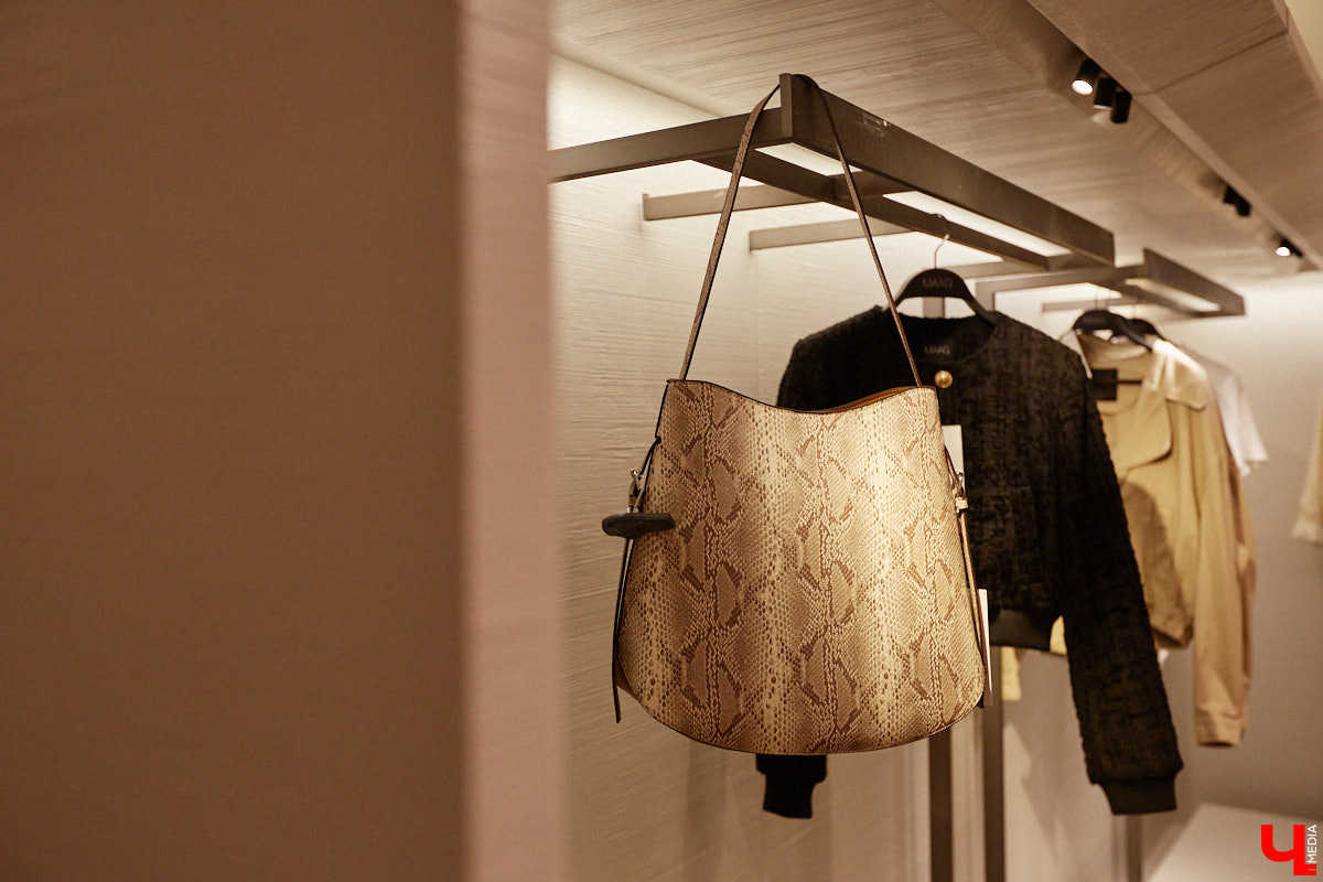 На дворе то самое время, когда можно смело носить майки, сланцы и велосипедки… Или эти летние вещи уже утратили свою актуальность? Владимирский эксперт в мире моды Любава Соколова примерила главные антитренды сезона и показала, чем их заменить, чтобы даже в жару выглядеть как с обложки журнала.