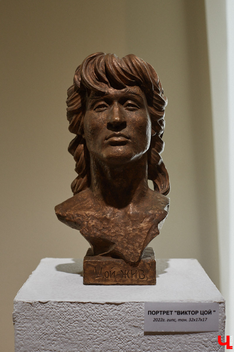 Во Владимире открылась первая персональная выставка скульптора Виталия Цагареишвили. Жителям региона он известен как автор бронзовых суздальчат и участник первого белокаменного фестиваля. Разнообразие форм представленных изделий, а также плавные изгибы грубых, казалось бы, материалов выдернут посетителей из реальности на долгие минуты. Проверено на себе!