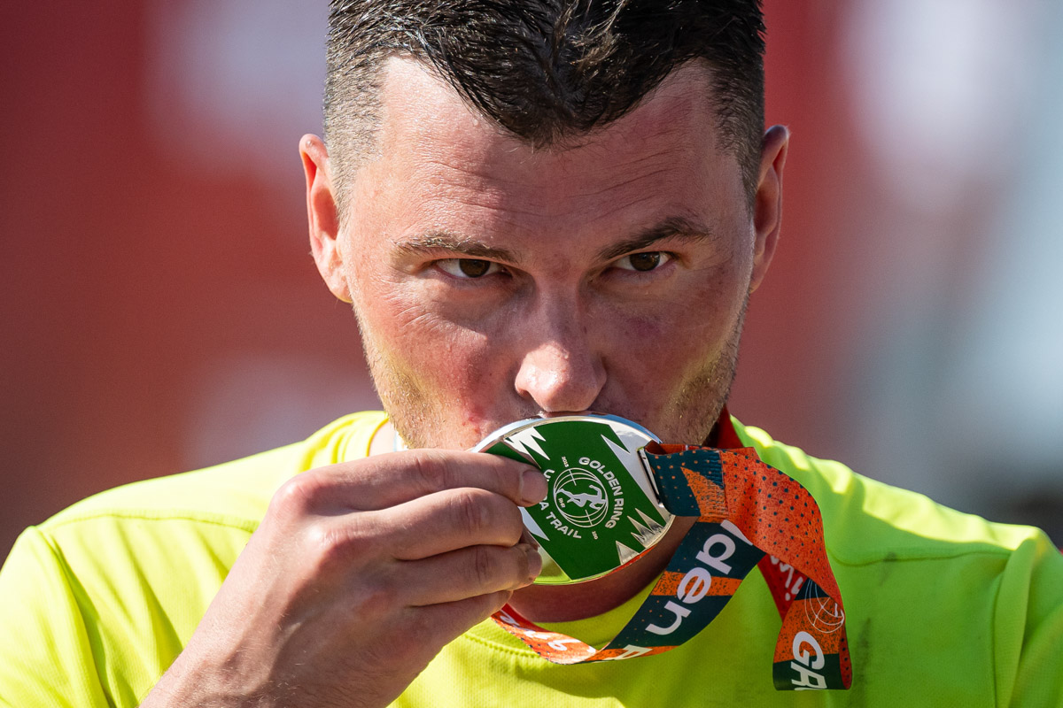 Будто бы вчера в Суздале прошел юбилейный марафон спорта Golden Ring Ultra Trail 100, но на деле минул год, и атлеты вновь вернулись в древний город за наградами и яркими эмоциями. В этот раз главным событием, помимо, разумеется, самих забегов, стало выступление певицы МакSим. Но обо всем по порядку.