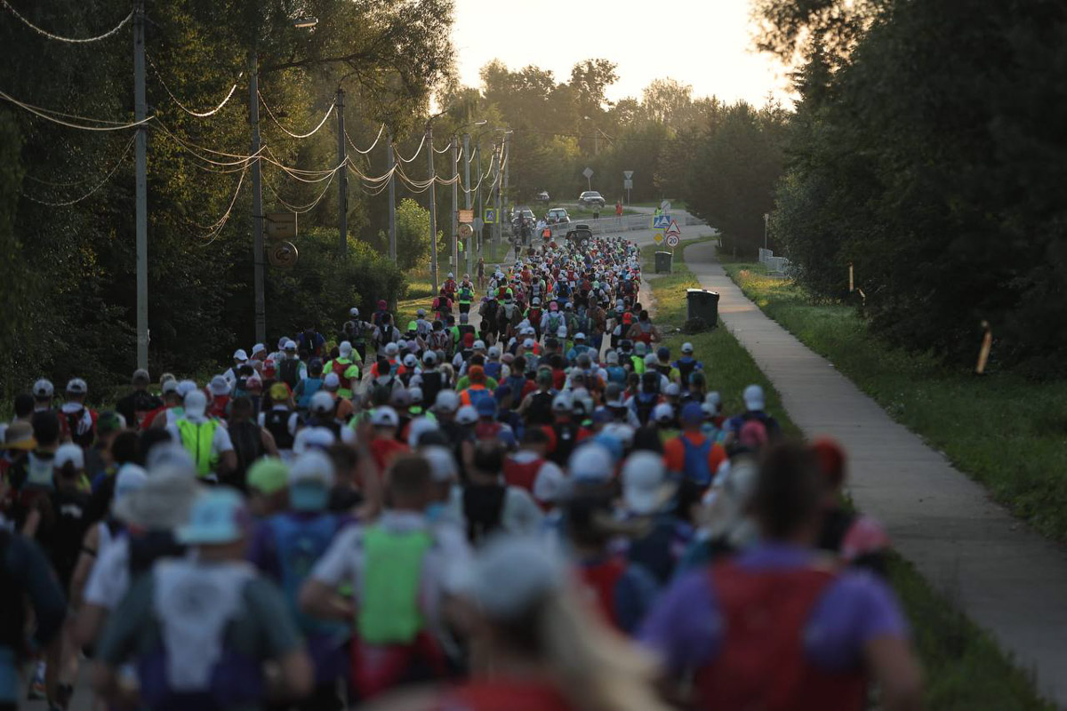 Будто бы вчера в Суздале прошел юбилейный марафон спорта Golden Ring Ultra Trail 100, но на деле минул год, и атлеты вновь вернулись в древний город за наградами и яркими эмоциями. В этот раз главным событием, помимо, разумеется, самих забегов, стало выступление певицы МакSим. Но обо всем по порядку.