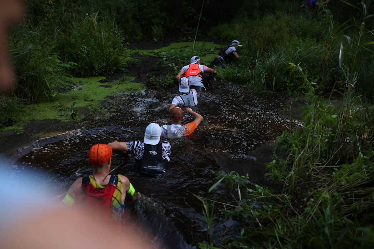 Будто бы вчера в Суздале прошел юбилейный марафон спорта Golden Ring Ultra Trail 100, но на деле минул год, и атлеты вновь вернулись в древний город за наградами и яркими эмоциями. В этот раз главным событием, помимо, разумеется, самих забегов, стало выступление певицы МакSим. Но обо всем по порядку.
