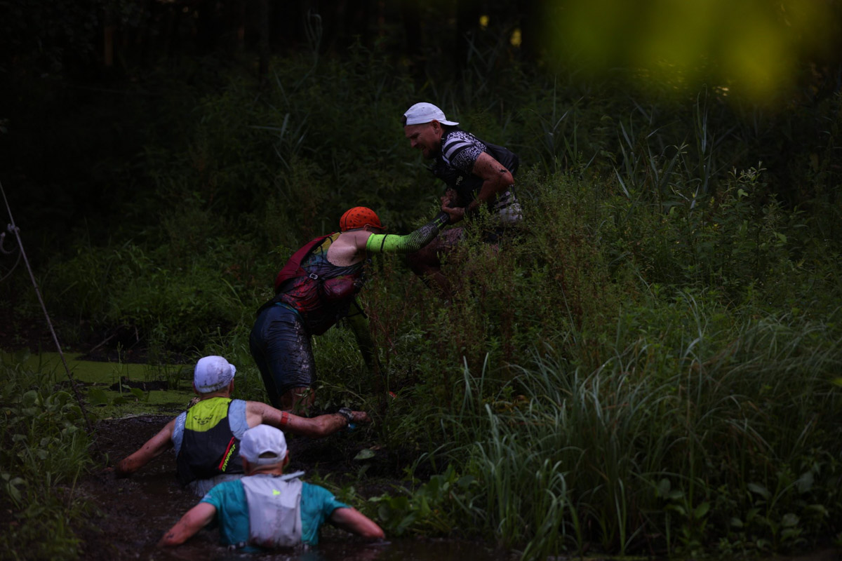 Будто бы вчера в Суздале прошел юбилейный марафон спорта Golden Ring Ultra Trail 100, но на деле минул год, и атлеты вновь вернулись в древний город за наградами и яркими эмоциями. В этот раз главным событием, помимо, разумеется, самих забегов, стало выступление певицы МакSим. Но обо всем по порядку.