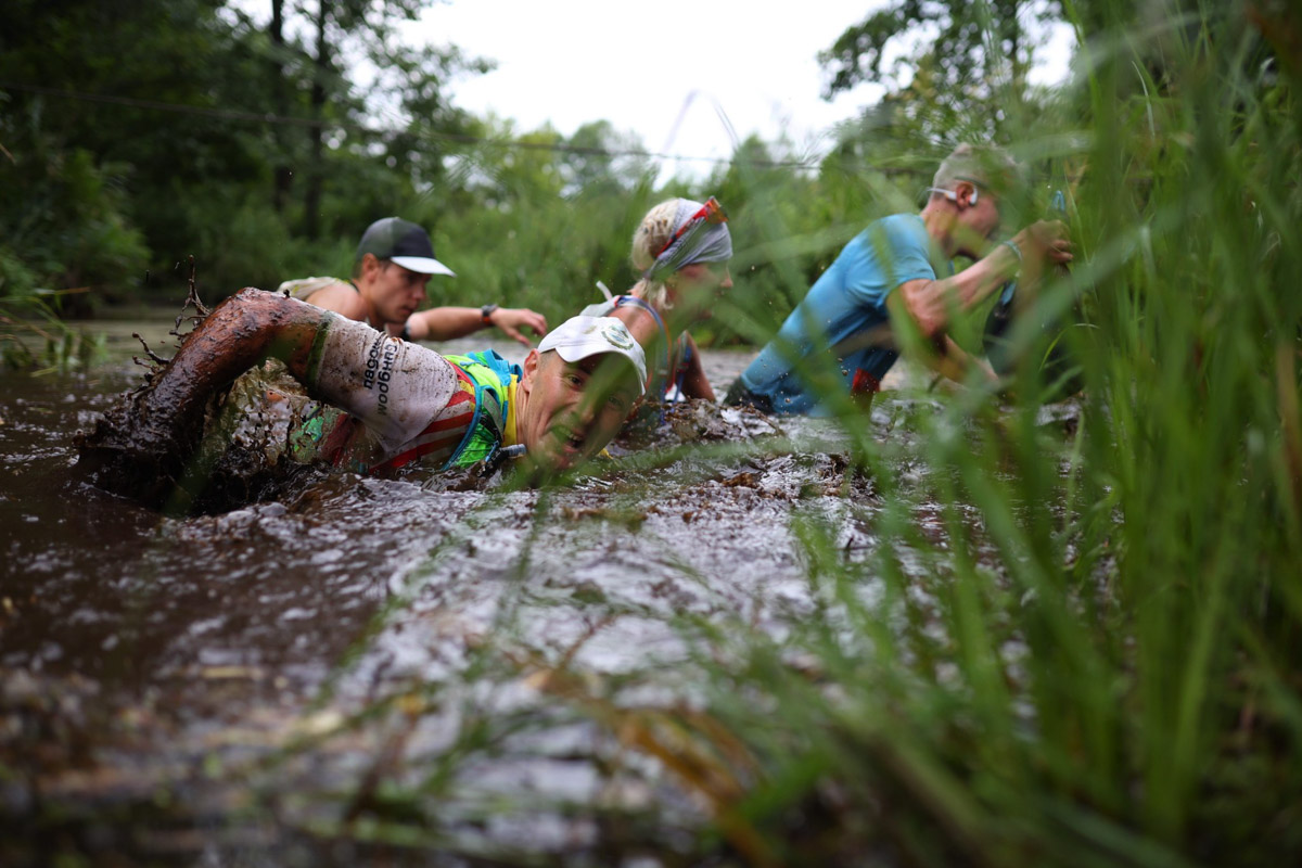 Будто бы вчера в Суздале прошел юбилейный марафон спорта Golden Ring Ultra Trail 100, но на деле минул год, и атлеты вновь вернулись в древний город за наградами и яркими эмоциями. В этот раз главным событием, помимо, разумеется, самих забегов, стало выступление певицы МакSим. Но обо всем по порядку.