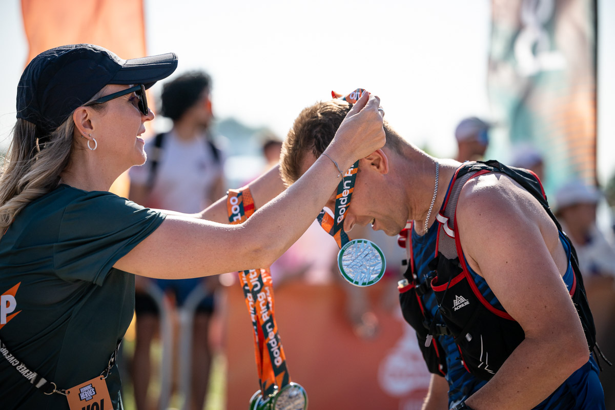 Будто бы вчера в Суздале прошел юбилейный марафон спорта Golden Ring Ultra Trail 100, но на деле минул год, и атлеты вновь вернулись в древний город за наградами и яркими эмоциями. В этот раз главным событием, помимо, разумеется, самих забегов, стало выступление певицы МакSим. Но обо всем по порядку.