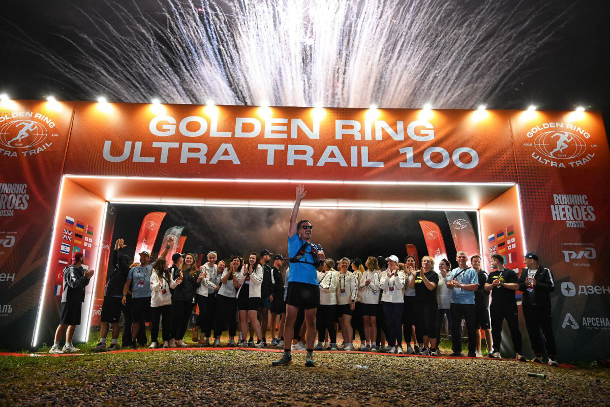 Будто бы вчера в Суздале прошел юбилейный марафон спорта Golden Ring Ultra Trail 100, но на деле минул год, и атлеты вновь вернулись в древний город за наградами и яркими эмоциями. В этот раз главным событием, помимо, разумеется, самих забегов, стало выступление певицы МакSим. Но обо всем по порядку.