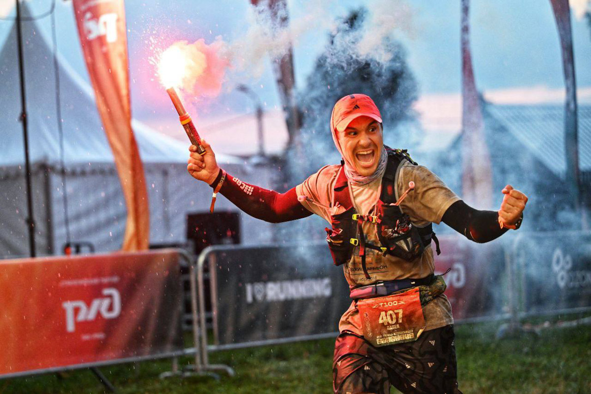 Будто бы вчера в Суздале прошел юбилейный марафон спорта Golden Ring Ultra Trail 100, но на деле минул год, и атлеты вновь вернулись в древний город за наградами и яркими эмоциями. В этот раз главным событием, помимо, разумеется, самих забегов, стало выступление певицы МакSим. Но обо всем по порядку.