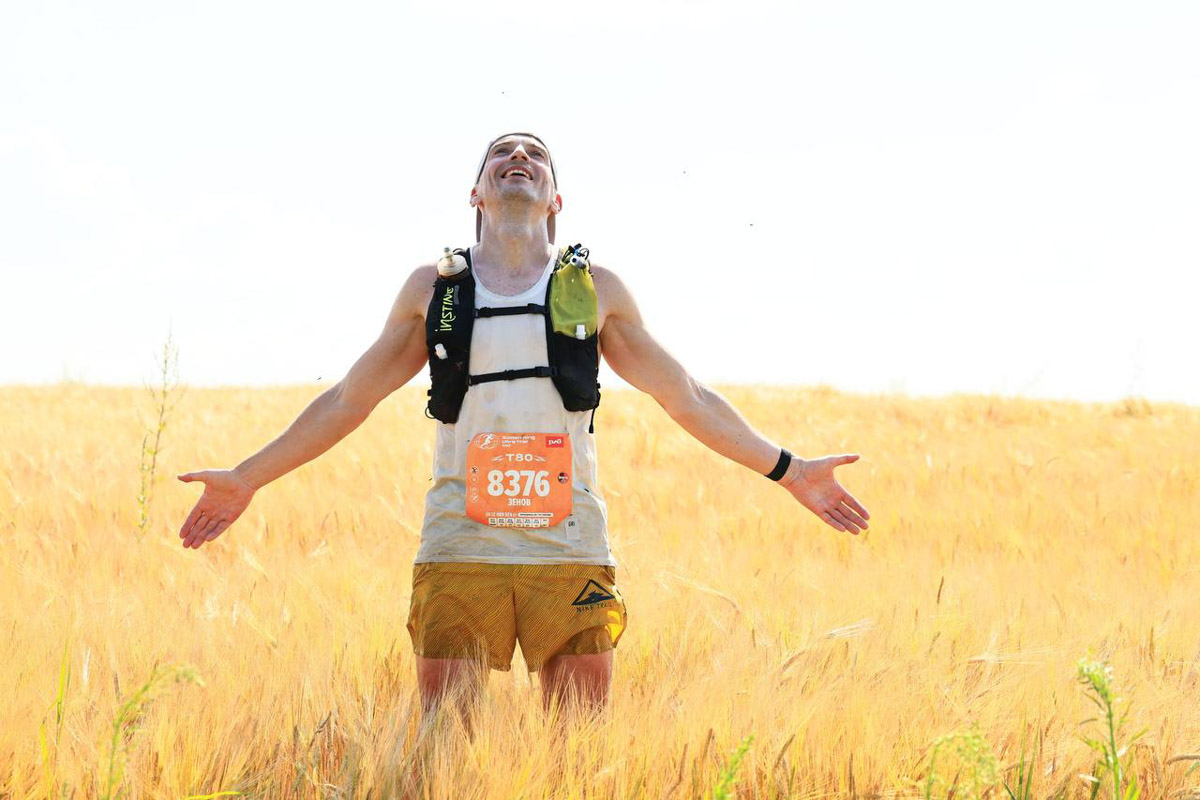 Будто бы вчера в Суздале прошел юбилейный марафон спорта Golden Ring Ultra Trail 100, но на деле минул год, и атлеты вновь вернулись в древний город за наградами и яркими эмоциями. В этот раз главным событием, помимо, разумеется, самих забегов, стало выступление певицы МакSим. Но обо всем по порядку.