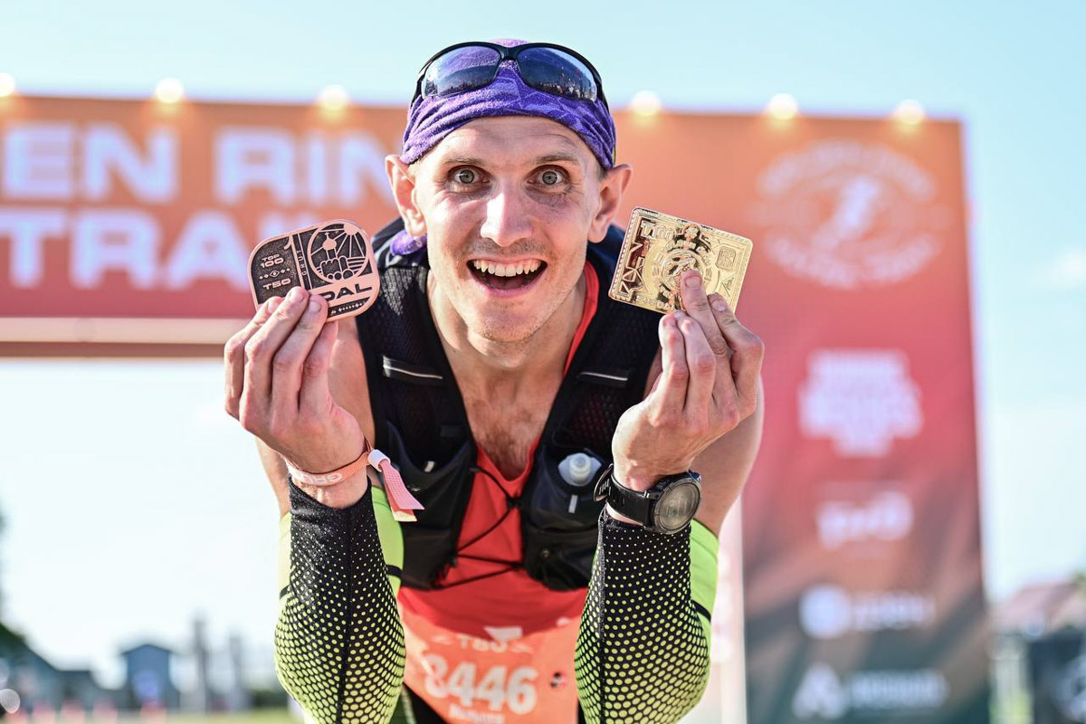 Будто бы вчера в Суздале прошел юбилейный марафон спорта Golden Ring Ultra Trail 100, но на деле минул год, и атлеты вновь вернулись в древний город за наградами и яркими эмоциями. В этот раз главным событием, помимо, разумеется, самих забегов, стало выступление певицы МакSим. Но обо всем по порядку.