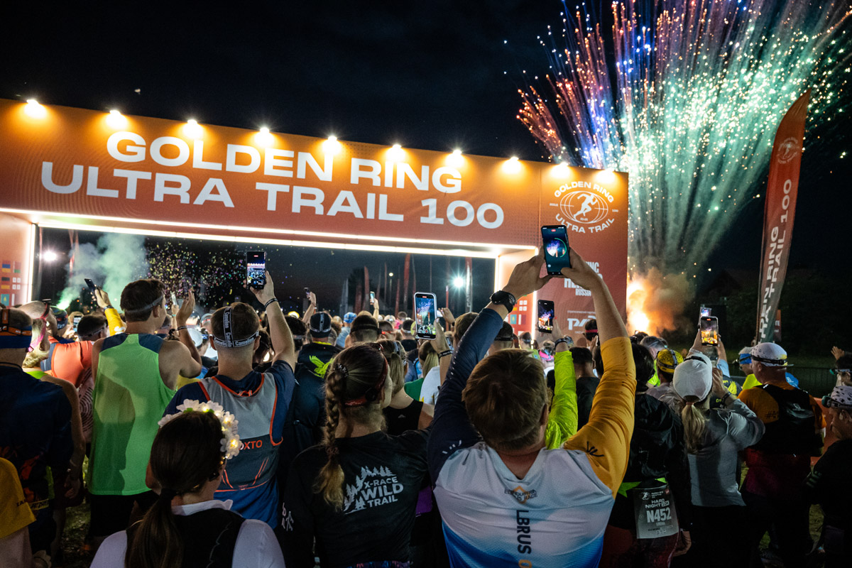 Будто бы вчера в Суздале прошел юбилейный марафон спорта Golden Ring Ultra Trail 100, но на деле минул год, и атлеты вновь вернулись в древний город за наградами и яркими эмоциями. В этот раз главным событием, помимо, разумеется, самих забегов, стало выступление певицы МакSим. Но обо всем по порядку.
