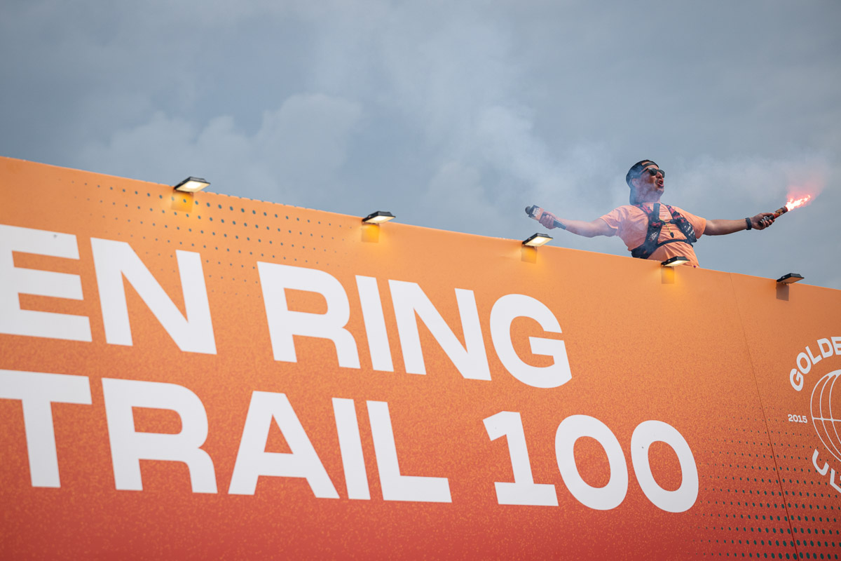 Будто бы вчера в Суздале прошел юбилейный марафон спорта Golden Ring Ultra Trail 100, но на деле минул год, и атлеты вновь вернулись в древний город за наградами и яркими эмоциями. В этот раз главным событием, помимо, разумеется, самих забегов, стало выступление певицы МакSим. Но обо всем по порядку.