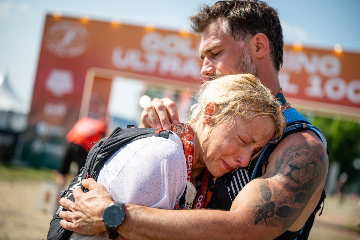 Будто бы вчера в Суздале прошел юбилейный марафон спорта Golden Ring Ultra Trail 100, но на деле минул год, и атлеты вновь вернулись в древний город за наградами и яркими эмоциями. В этот раз главным событием, помимо, разумеется, самих забегов, стало выступление певицы МакSим. Но обо всем по порядку.