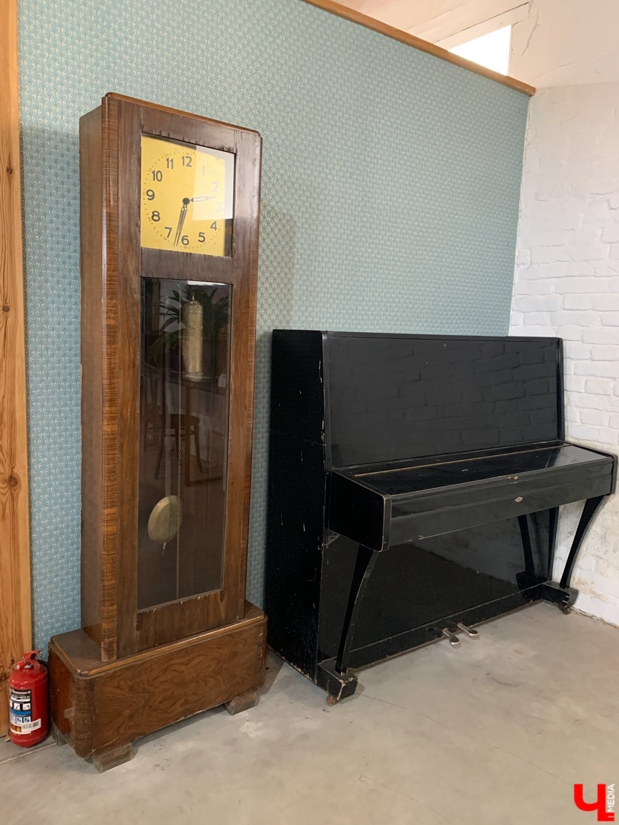 Гаврилов Посад — городок в Ивановской области примерно в 30 километрах от Суздаля. Его называют родиной известного на весь мир владимирского тяжеловоза. Обойти все местные достопримечательности можно всего за несколько часов в лайтовом режиме. Ехать сюда стоит за особой атмосферой: прогуляться по лучшей по версии «Афиша Daily» набережной, подняться на старую колокольню ради невероятных видов и, конечно, посетить Дворцовый конный завод.