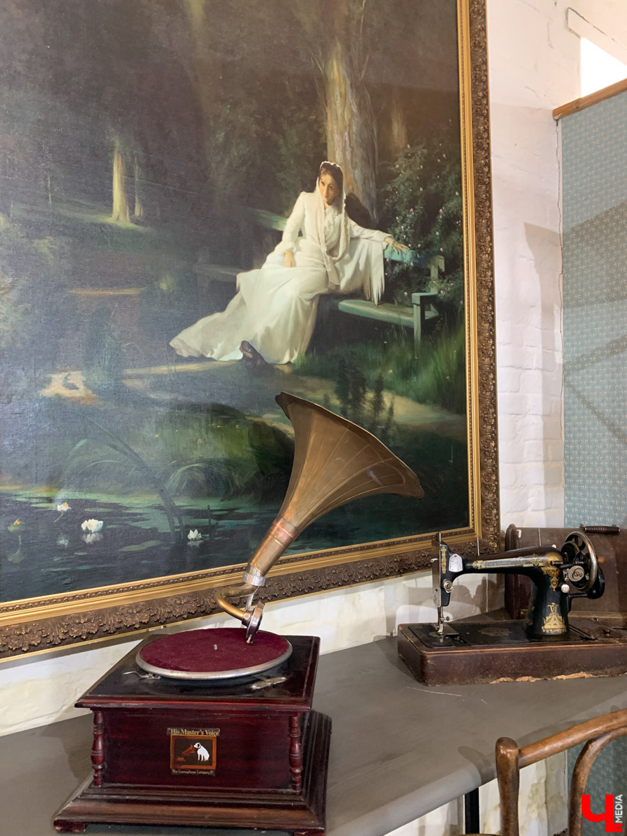 Гаврилов Посад — городок в Ивановской области примерно в 30 километрах от Суздаля. Его называют родиной известного на весь мир владимирского тяжеловоза. Обойти все местные достопримечательности можно всего за несколько часов в лайтовом режиме. Ехать сюда стоит за особой атмосферой: прогуляться по лучшей по версии «Афиша Daily» набережной, подняться на старую колокольню ради невероятных видов и, конечно, посетить Дворцовый конный завод.