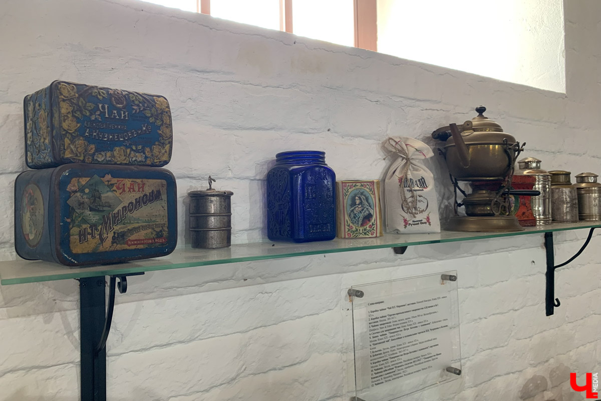 Гаврилов Посад — городок в Ивановской области примерно в 30 километрах от Суздаля. Его называют родиной известного на весь мир владимирского тяжеловоза. Обойти все местные достопримечательности можно всего за несколько часов в лайтовом режиме. Ехать сюда стоит за особой атмосферой: прогуляться по лучшей по версии «Афиша Daily» набережной, подняться на старую колокольню ради невероятных видов и, конечно, посетить Дворцовый конный завод.