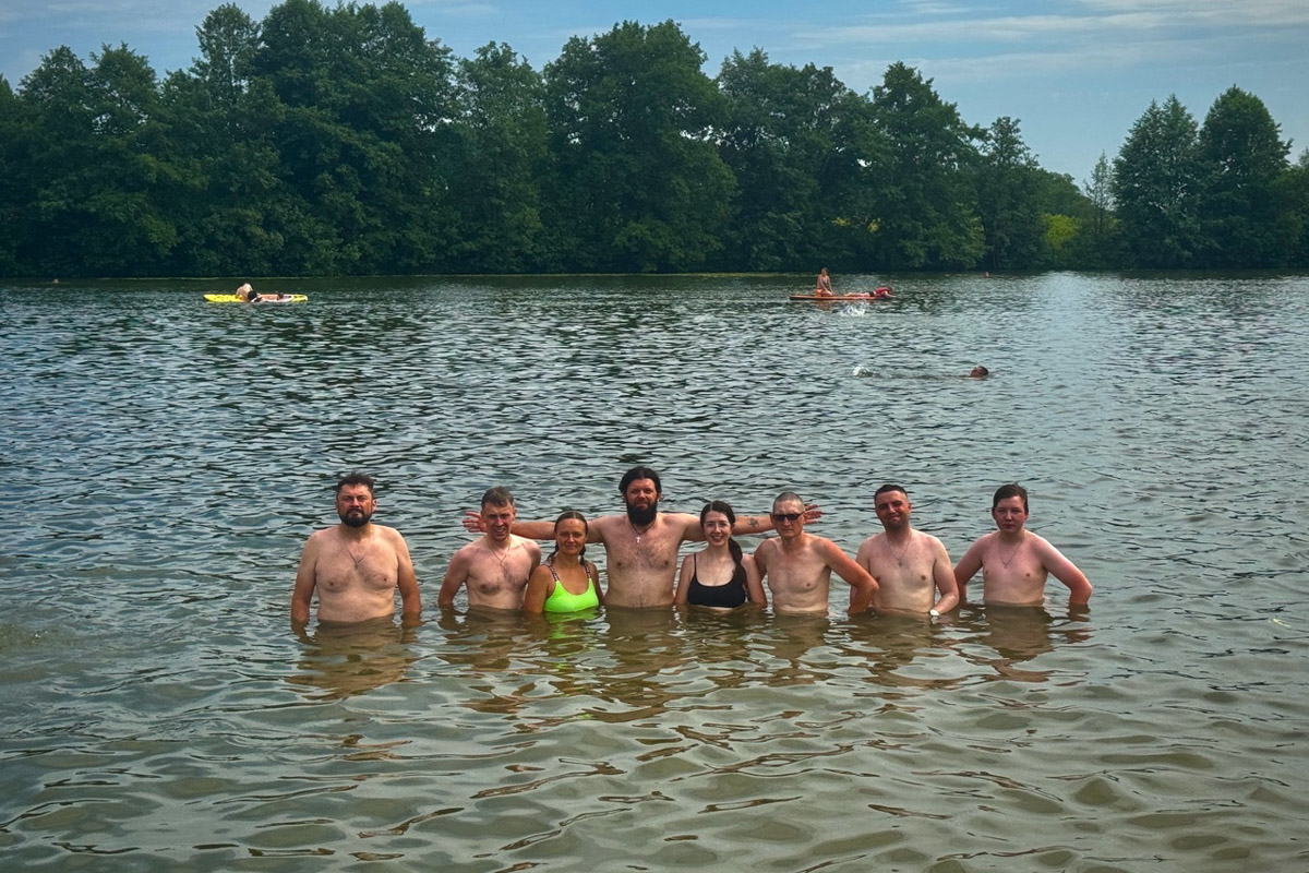 В такую жару если и ехать на велосипеде, то к водоемам. Маршрут «Пять озер», который используют владимирские ездоки, позволяет за день посетить несколько живописных акваторий неподалеку от областной столицы. Рассказываем, куда же крутить педали в погоне за долгожданной прохладой.