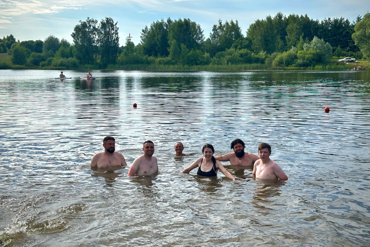 В такую жару если и ехать на велосипеде, то к водоемам. Маршрут «Пять озер», который используют владимирские ездоки, позволяет за день посетить несколько живописных акваторий неподалеку от областной столицы. Рассказываем, куда же крутить педали в погоне за долгожданной прохладой.