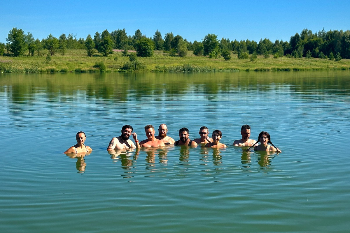 В такую жару если и ехать на велосипеде, то к водоемам. Маршрут «Пять озер», который используют владимирские ездоки, позволяет за день посетить несколько живописных акваторий неподалеку от областной столицы. Рассказываем, куда же крутить педали в погоне за долгожданной прохладой.