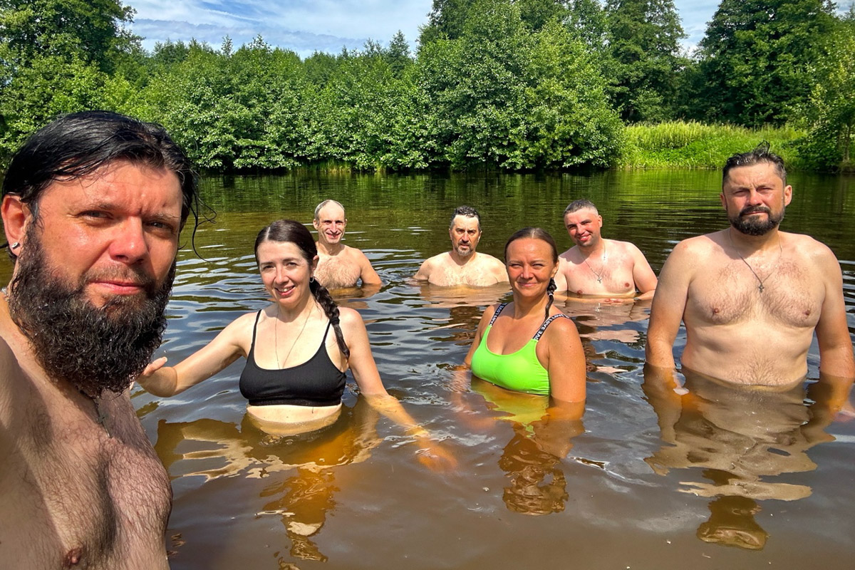 В такую жару если и ехать на велосипеде, то к водоемам. Маршрут «Пять озер», который используют владимирские ездоки, позволяет за день посетить несколько живописных акваторий неподалеку от областной столицы. Рассказываем, куда же крутить педали в погоне за долгожданной прохладой.