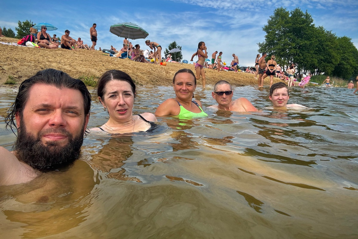 В такую жару если и ехать на велосипеде, то к водоемам. Маршрут «Пять озер», который используют владимирские ездоки, позволяет за день посетить несколько живописных акваторий неподалеку от областной столицы. Рассказываем, куда же крутить педали в погоне за долгожданной прохладой.