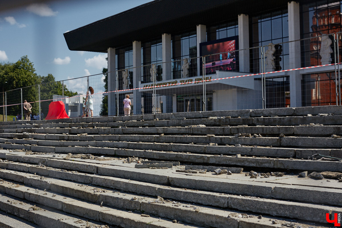 Летом город меняется. Речь не только о появлении цветущих локаций, но и ремонте. На многих объектах начинают кипеть восстановительные работы. Сейчас во Владимире сразу несколько сооружений переживают апдейт. Какие именно — в обзоре «Ключ-Медиа».