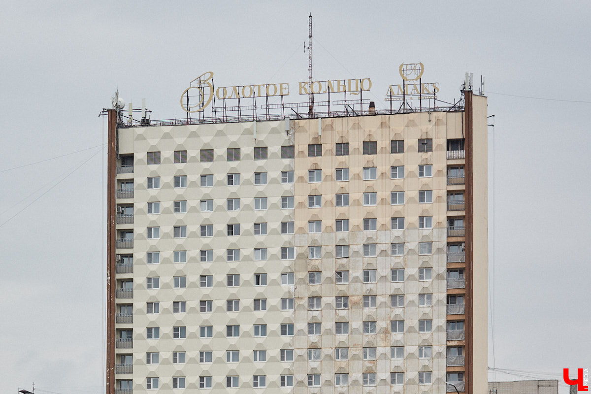 Летом город меняется. Речь не только о появлении цветущих локаций, но и ремонте. На многих объектах начинают кипеть восстановительные работы. Сейчас во Владимире сразу несколько сооружений переживают апдейт. Какие именно — в обзоре «Ключ-Медиа».
