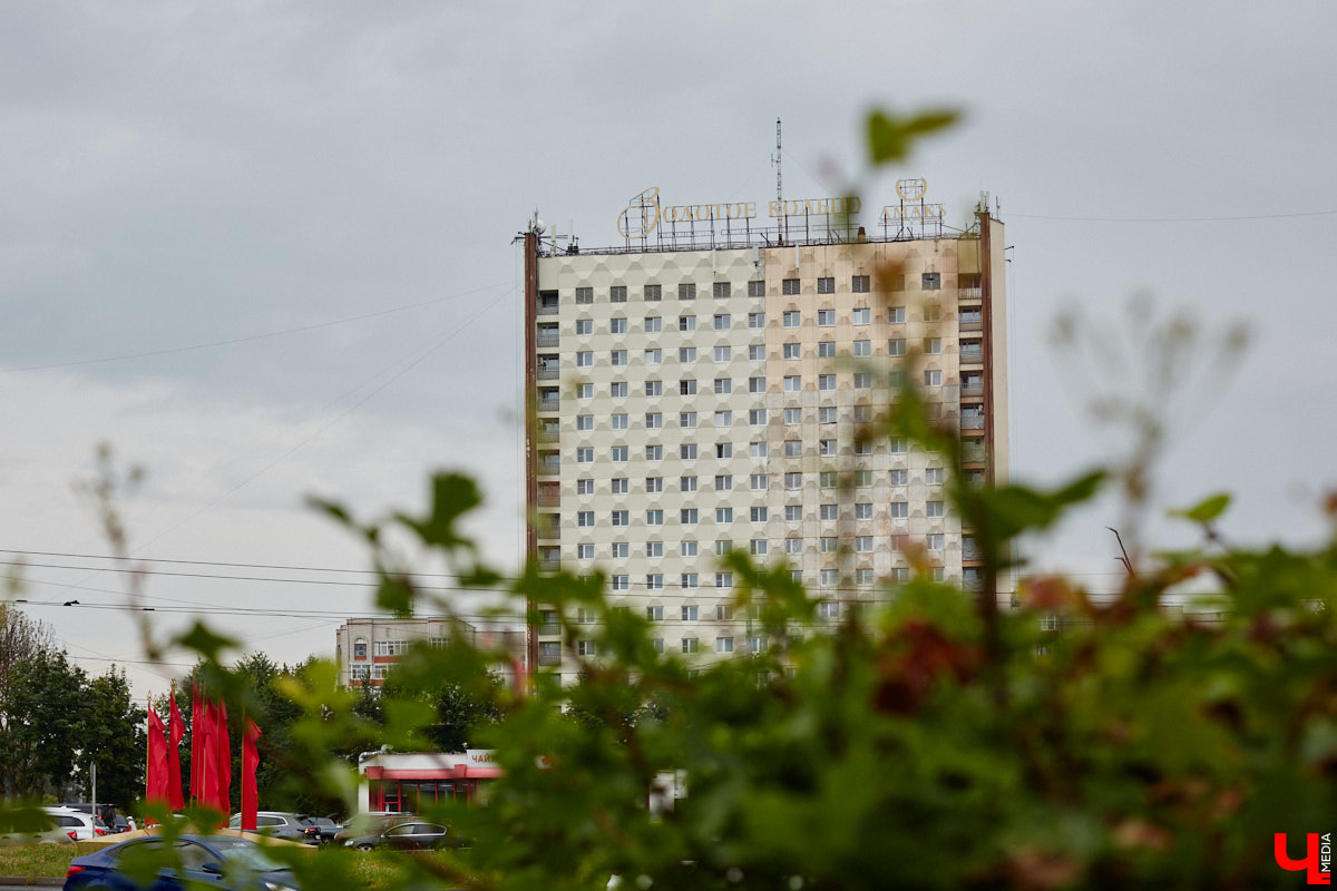 Летом город меняется. Речь не только о появлении цветущих локаций, но и ремонте. На многих объектах начинают кипеть восстановительные работы. Сейчас во Владимире сразу несколько сооружений переживают апдейт. Какие именно — в обзоре «Ключ-Медиа».