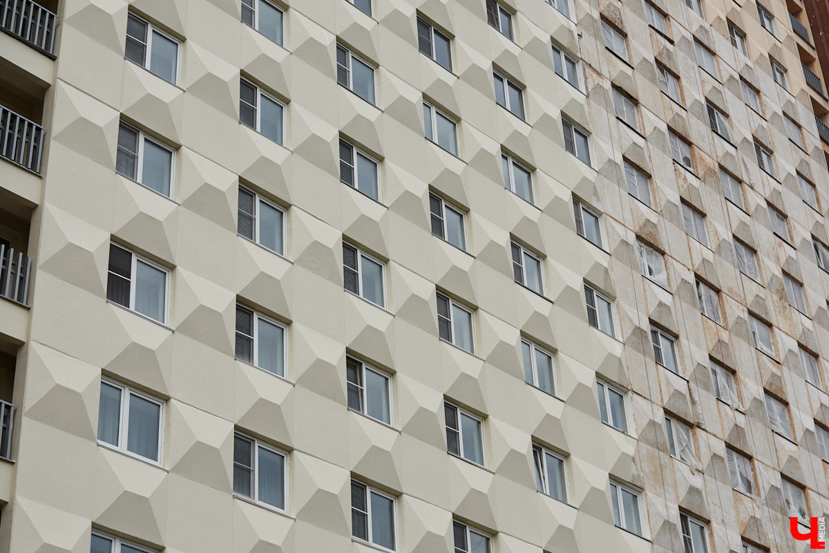 Летом город меняется. Речь не только о появлении цветущих локаций, но и ремонте. На многих объектах начинают кипеть восстановительные работы. Сейчас во Владимире сразу несколько сооружений переживают апдейт. Какие именно — в обзоре «Ключ-Медиа».