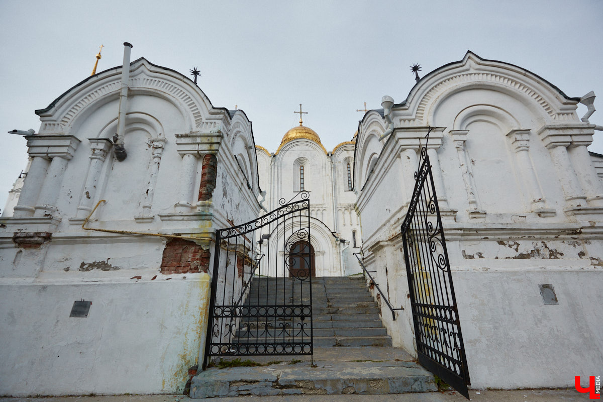 Летом город меняется. Речь не только о появлении цветущих локаций, но и ремонте. На многих объектах начинают кипеть восстановительные работы. Сейчас во Владимире сразу несколько сооружений переживают апдейт. Какие именно — в обзоре «Ключ-Медиа».