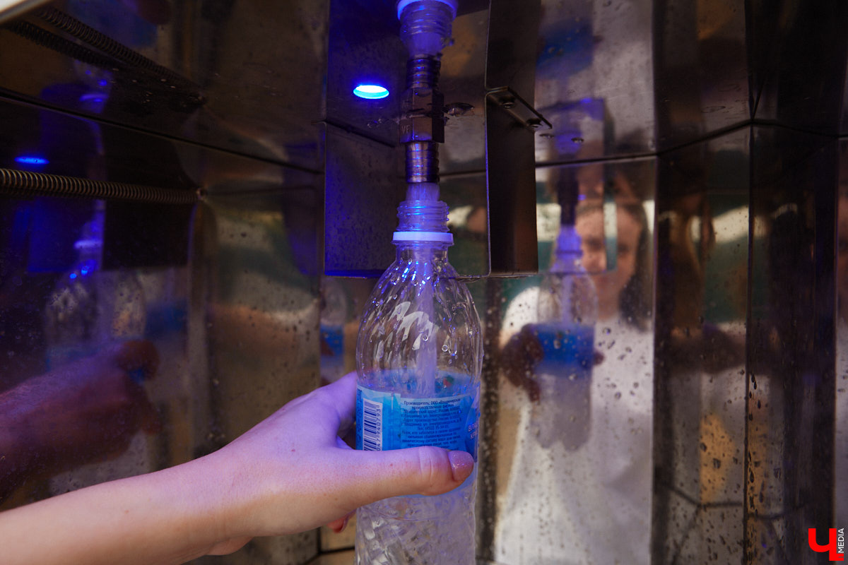 Лес рубят — щепки летят: сей факт в очередной раз испытывают на себе жители Владимира. Теперь — из микрорайона Юрьевец, где ради реновации аэропорта Семязино уничтожили деревья на площади в 13 гектаров. В то же время Старые сады у ДДюТ огородили забором, закрыв проход к роднику. Рассказываем со всеми деталями. 