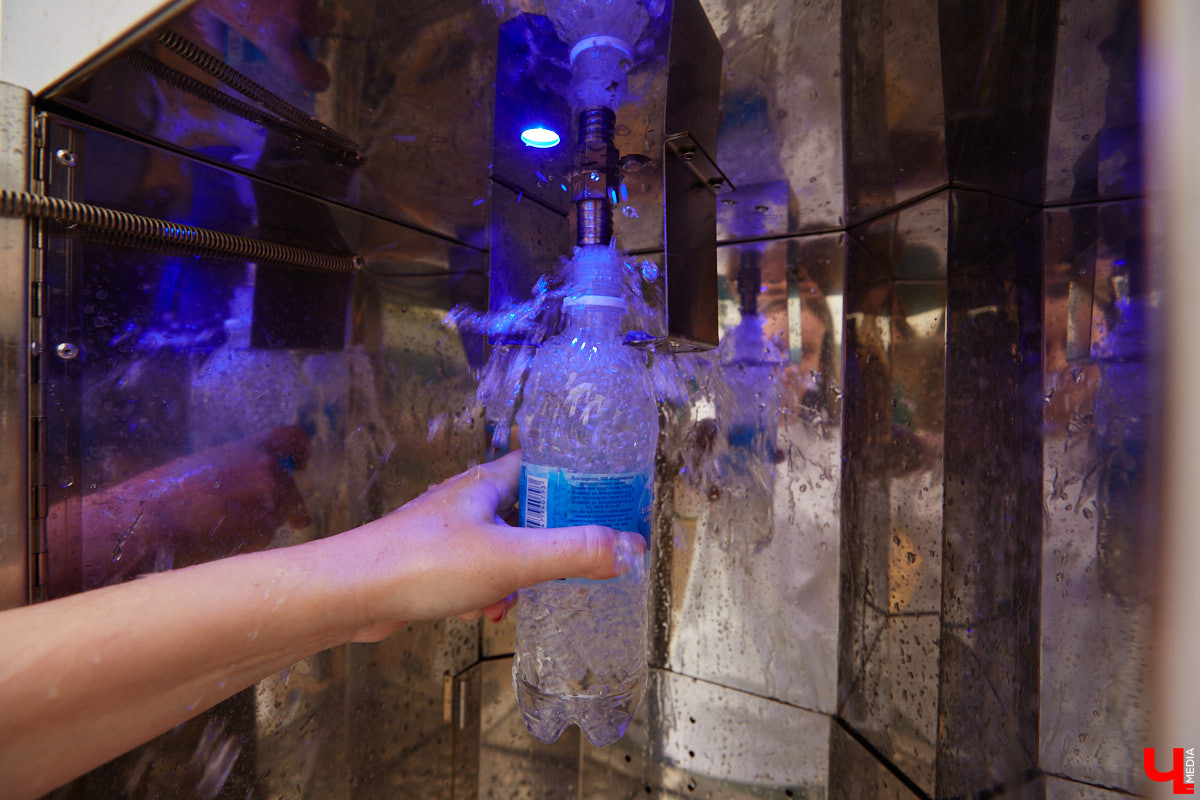 Лес рубят — щепки летят: сей факт в очередной раз испытывают на себе жители Владимира. Теперь — из микрорайона Юрьевец, где ради реновации аэропорта Семязино уничтожили деревья на площади в 13 гектаров. В то же время Старые сады у ДДюТ огородили забором, закрыв проход к роднику. Рассказываем со всеми деталями. 