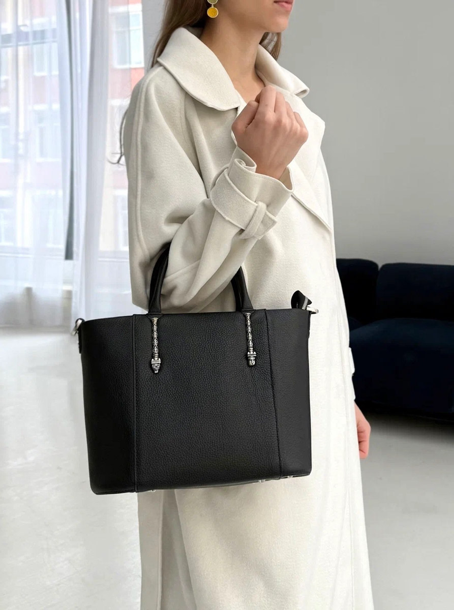 Мощное наследие Владимирской области никого не оставляет равнодушным. Особенно архитектура и атмосфера губернии заряжает людей творческих. «Ключ-Медиа» прикоснулся к прекрасному и собрал новую порцию авторских предметов с региональным дизайн-кодом.