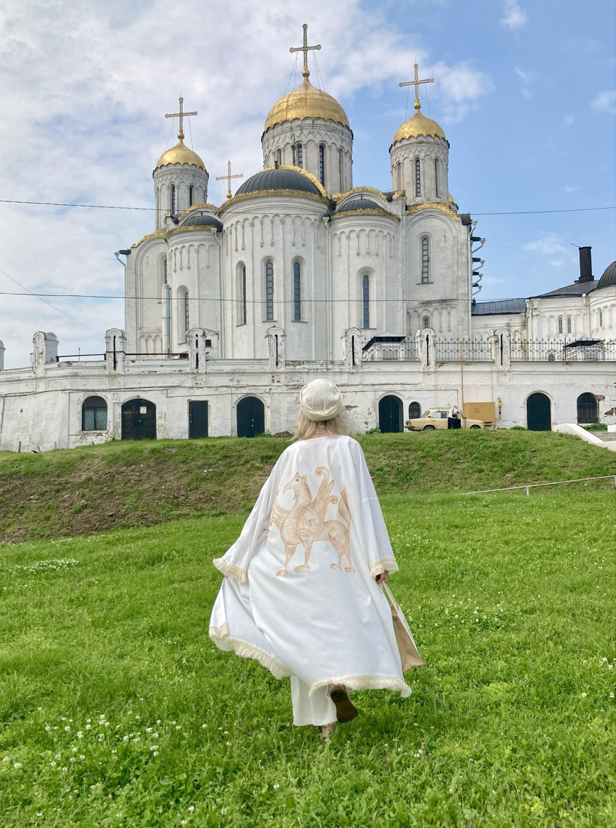 Мощное наследие Владимирской области никого не оставляет равнодушным. Особенно архитектура и атмосфера губернии заряжает людей творческих. «Ключ-Медиа» прикоснулся к прекрасному и собрал новую порцию авторских предметов с региональным дизайн-кодом.
