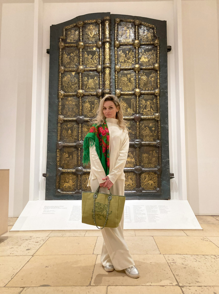 Мощное наследие Владимирской области никого не оставляет равнодушным. Особенно архитектура и атмосфера губернии заряжает людей творческих. «Ключ-Медиа» прикоснулся к прекрасному и собрал новую порцию авторских предметов с региональным дизайн-кодом.