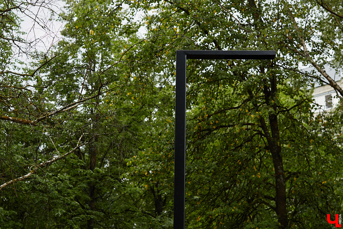 Во Владимире продолжается благоустройство бульвара Художника Иванова. Проект несколько раз трансформировался, но этой весной его наконец начали воплощать в жизнь. И первые изменения уже можно увидеть своими глазами.