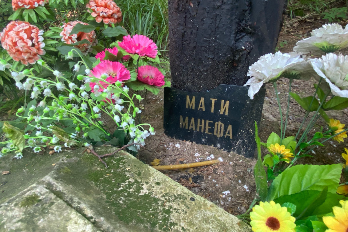 Семенов Нижегородской области     — удивительный русский город с     французской планировкой улиц, затерянный в     заповедных лесах. Он     встречает гостей сказочной хохломой и     дружелюбной матрешкой. Вот уж     действительно край контрастов! С     середины XVII века там скрывались тысячи людей, несогласных с     церковной реформой патриарха Никона. Община староверов сильна и     сегодня. Все самые интересные детали     — в     новом туре выходного дня!