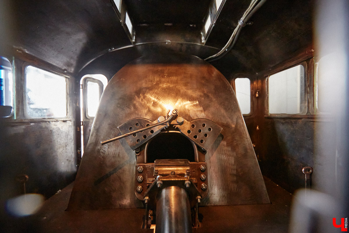 Частная коллекция семьи Жаровых        — весомая причина навестить город-музей. После открытия экспозиция насчитывала более двух тысяч объектов, сейчас собрание заметно выросло. В        нем уникальная техника, коляски, даже паровоз. «Ключ-Медиа» первым увидел новинку и        узнал, когда аналогичный локомотив будет курсировать между Суздалем и        Владимиром.