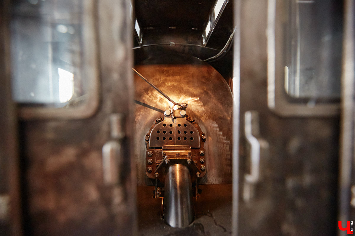 Частная коллекция семьи Жаровых        — весомая причина навестить город-музей. После открытия экспозиция насчитывала более двух тысяч объектов, сейчас собрание заметно выросло. В        нем уникальная техника, коляски, даже паровоз. «Ключ-Медиа» первым увидел новинку и        узнал, когда аналогичный локомотив будет курсировать между Суздалем и        Владимиром.