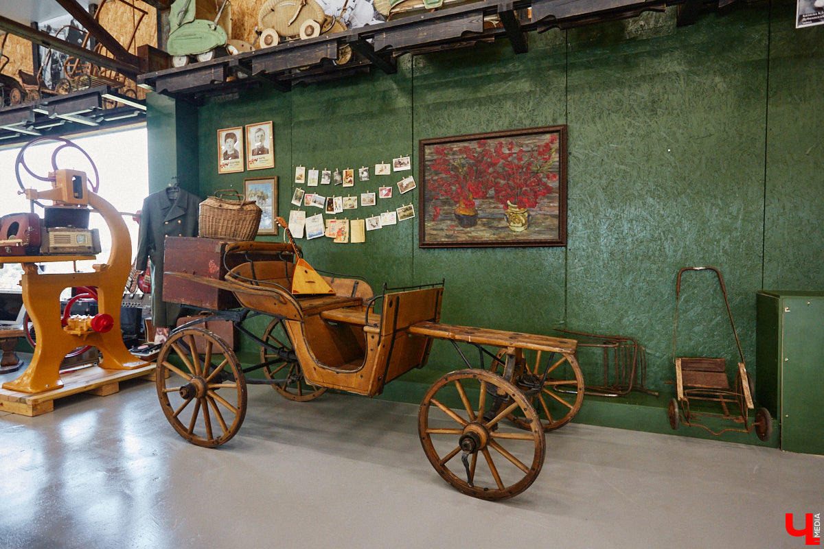 Частная коллекция семьи Жаровых        — весомая причина навестить город-музей. После открытия экспозиция насчитывала более двух тысяч объектов, сейчас собрание заметно выросло. В        нем уникальная техника, коляски, даже паровоз. «Ключ-Медиа» первым увидел новинку и        узнал, когда аналогичный локомотив будет курсировать между Суздалем и        Владимиром.