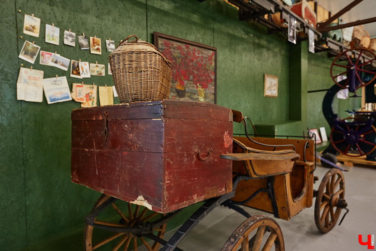 Частная коллекция семьи Жаровых        — весомая причина навестить город-музей. После открытия экспозиция насчитывала более двух тысяч объектов, сейчас собрание заметно выросло. В        нем уникальная техника, коляски, даже паровоз. «Ключ-Медиа» первым увидел новинку и        узнал, когда аналогичный локомотив будет курсировать между Суздалем и        Владимиром.