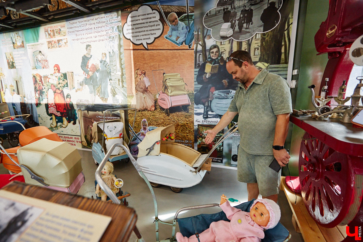 Частная коллекция семьи Жаровых        — весомая причина навестить город-музей. После открытия экспозиция насчитывала более двух тысяч объектов, сейчас собрание заметно выросло. В        нем уникальная техника, коляски, даже паровоз. «Ключ-Медиа» первым увидел новинку и        узнал, когда аналогичный локомотив будет курсировать между Суздалем и        Владимиром.