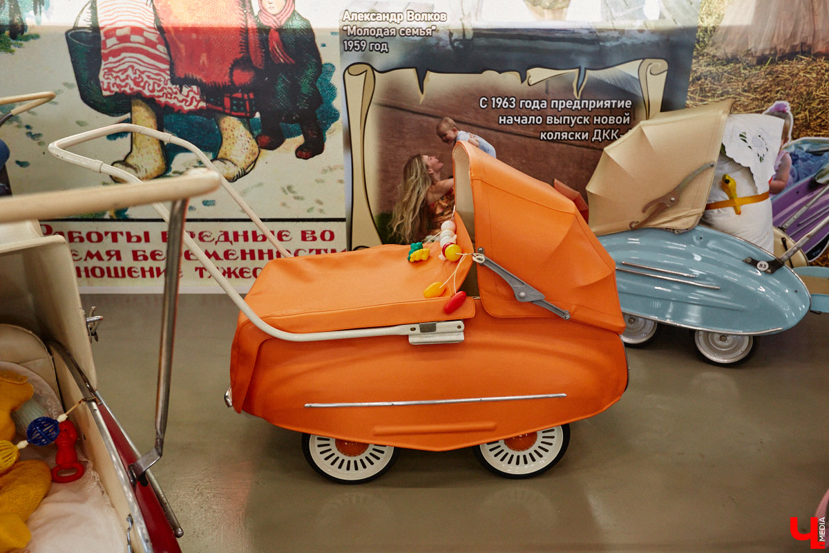 Частная коллекция семьи Жаровых        — весомая причина навестить город-музей. После открытия экспозиция насчитывала более двух тысяч объектов, сейчас собрание заметно выросло. В        нем уникальная техника, коляски, даже паровоз. «Ключ-Медиа» первым увидел новинку и        узнал, когда аналогичный локомотив будет курсировать между Суздалем и        Владимиром.