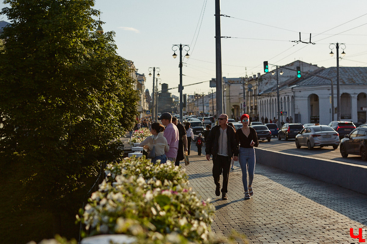 Август только перешагнул экватор, а в воздухе уже чувствуется осень. Синоптики уверяют: она не нарушит правил этикета и дождется своей очереди, однако последние летние дни будут дышать сентябрьской свежестью, напоминая о неминуемой смене сезонов.