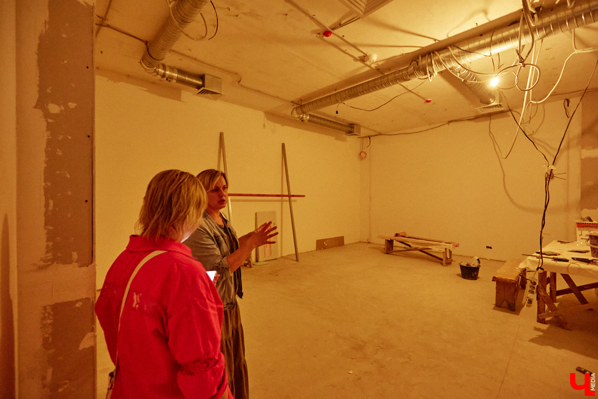 Владимирский планетарий готовится к переезду из Николо-Кремлевской церкви в здание «Звездного дома». Сейчас на финише отделочные работы в рамках первого этапа реконструкции. Впереди монтаж оборудования и обустройство купольного зала. Как сейчас выглядит будущий космический центр, выяснил «Ключ-Медиа».